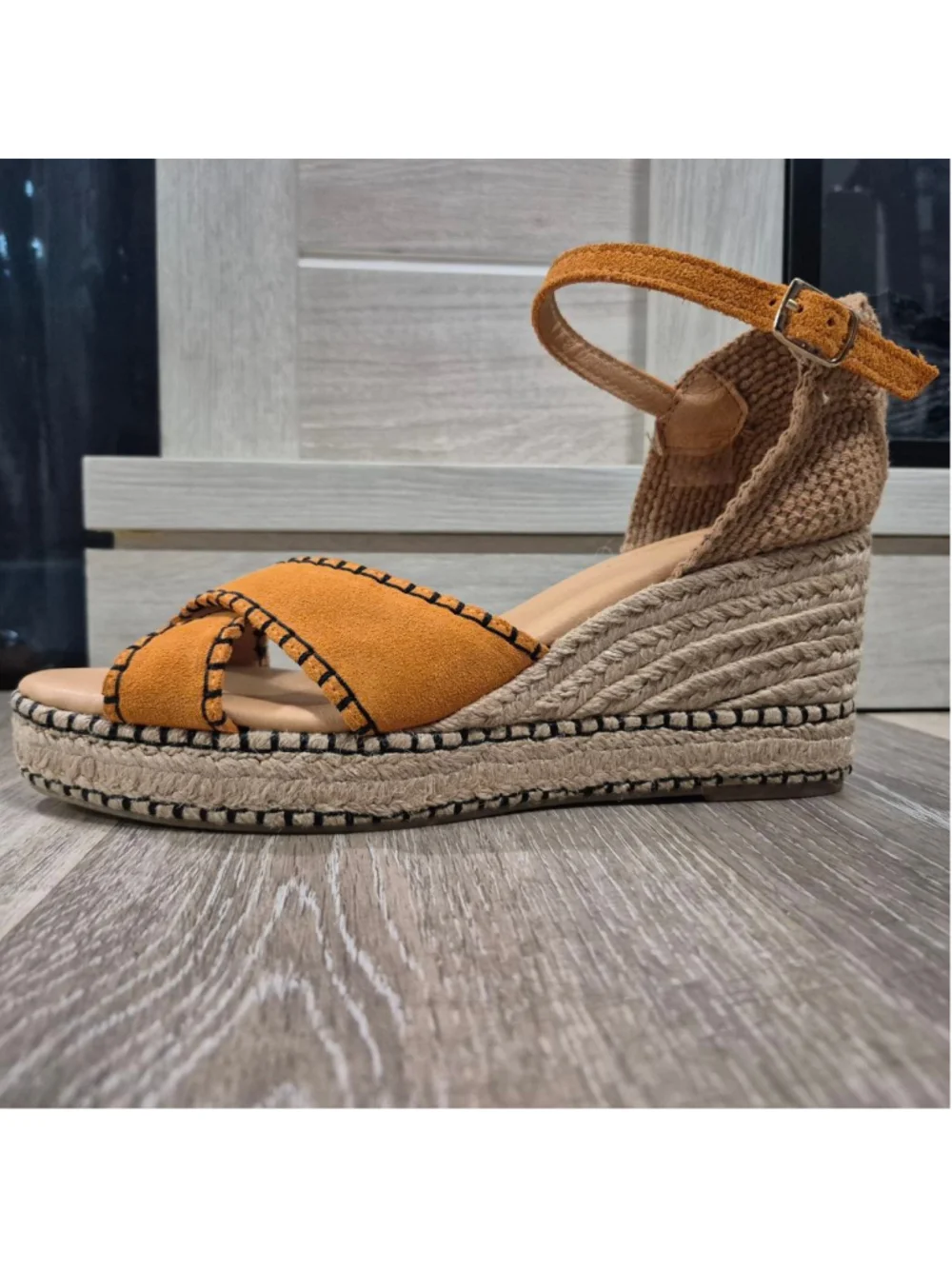 Women's Clara Duran Orange Beige Espadrille Wedge Sandals Size 8.5/39